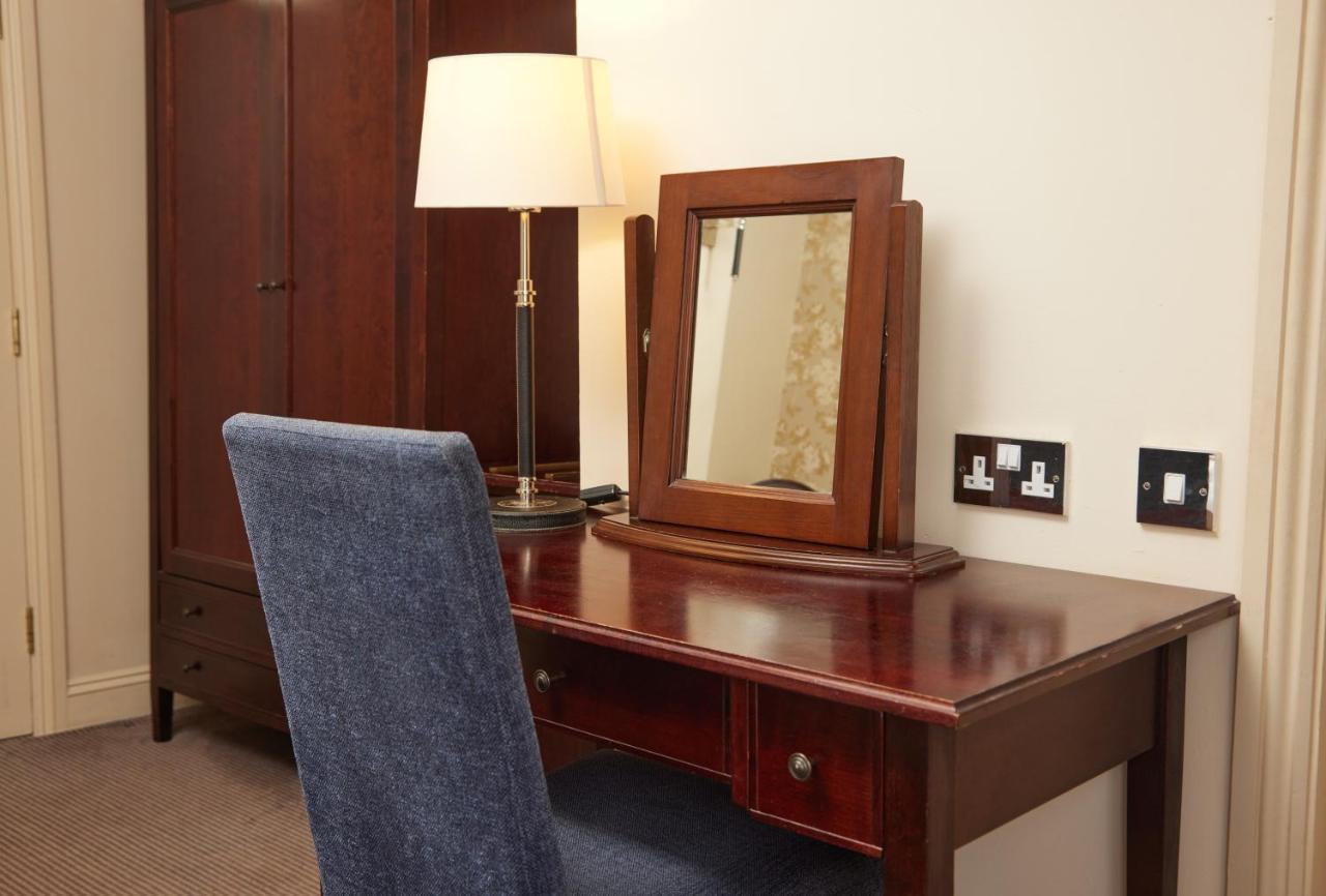 The Bell Hotel Woburn By Greene King Inns 외부 사진